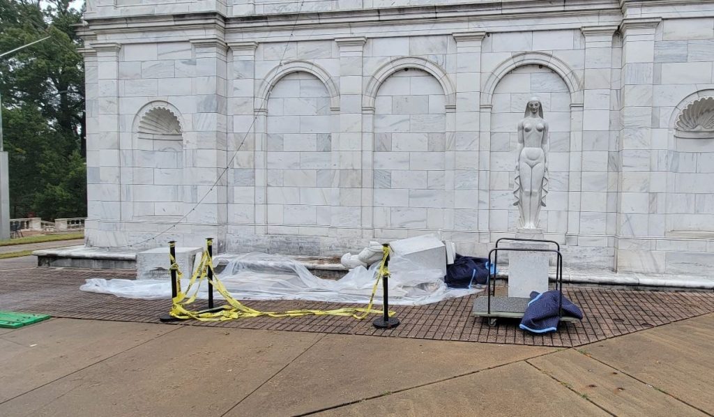 Van Hits Memphis Museum, Damaging Two Wheeler Williams Statues